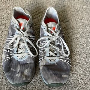 size 9.5 women’s nikes